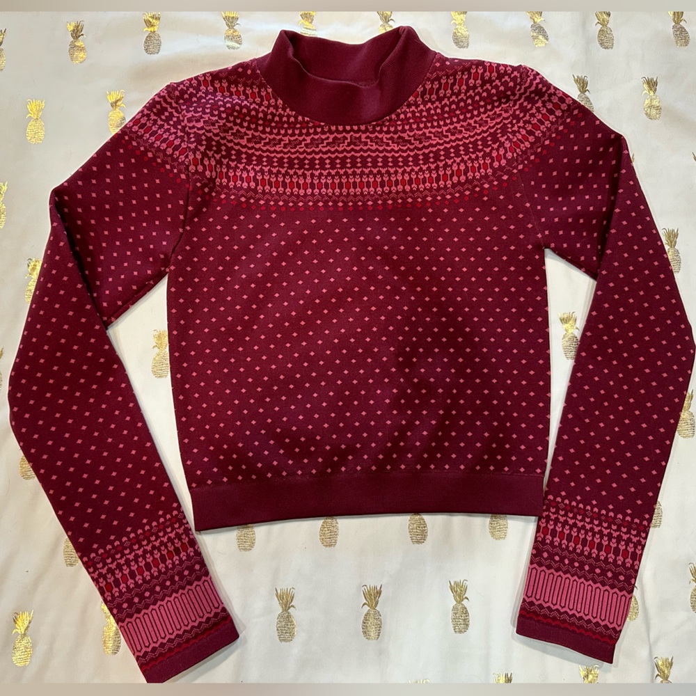Fabletics Long Sleeve Seamless Crop, Burgundy Patterned. Sz Small. EUC.
